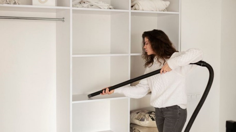 Adjustable Hanging Rods Revolutionize Your Closet Organization