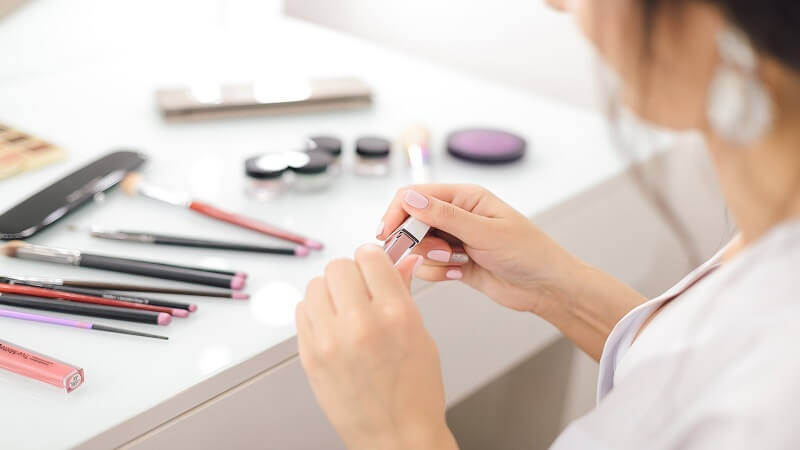 Introduction to Makeup: Find Your Signature Makeup Look